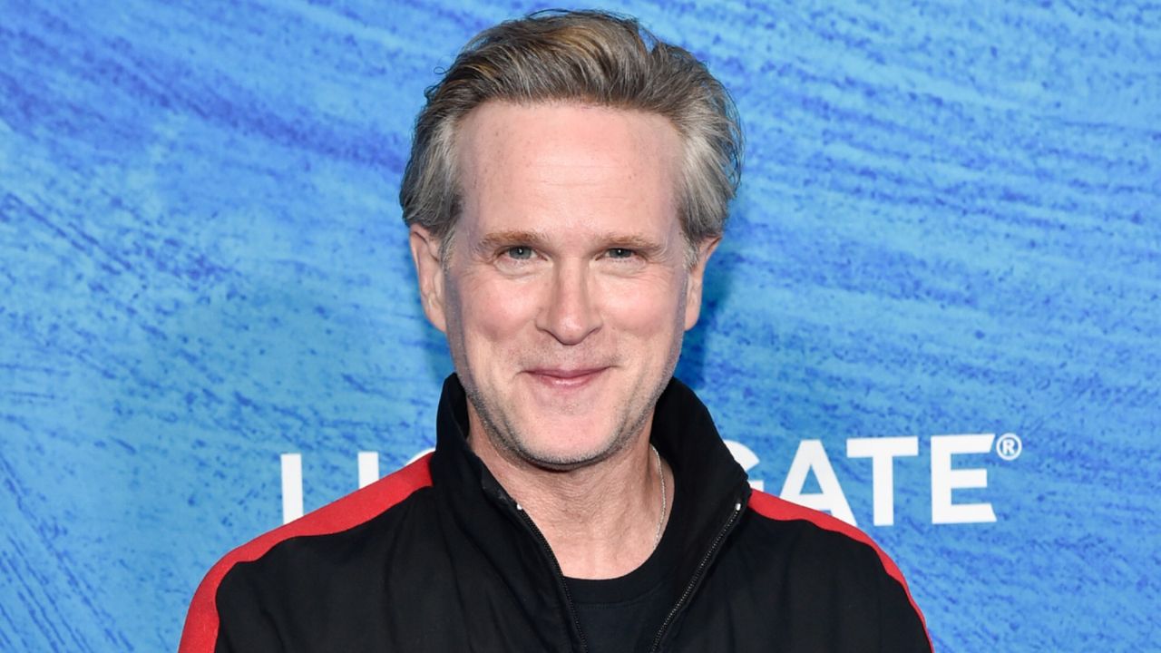 Cary Elwes Income