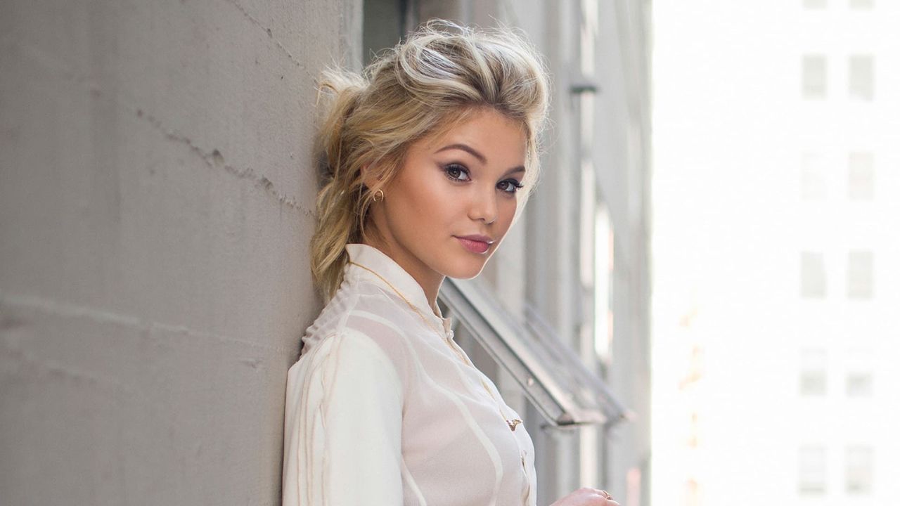 Olivia Holt income